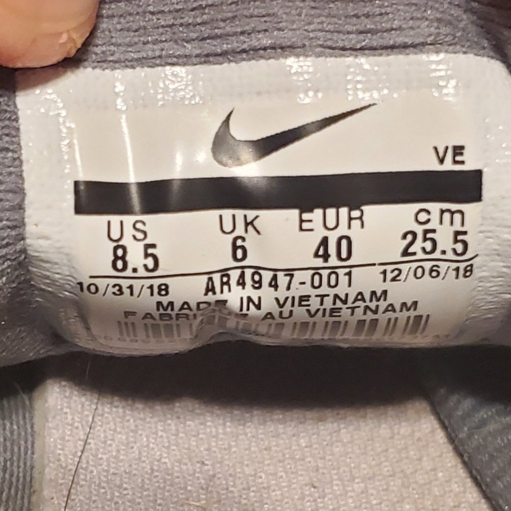 Nike Womens 8.5  Revolution 5